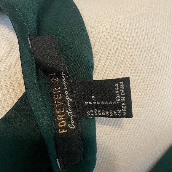 Cute silk green top with collar neckline - Picture 3 of 3